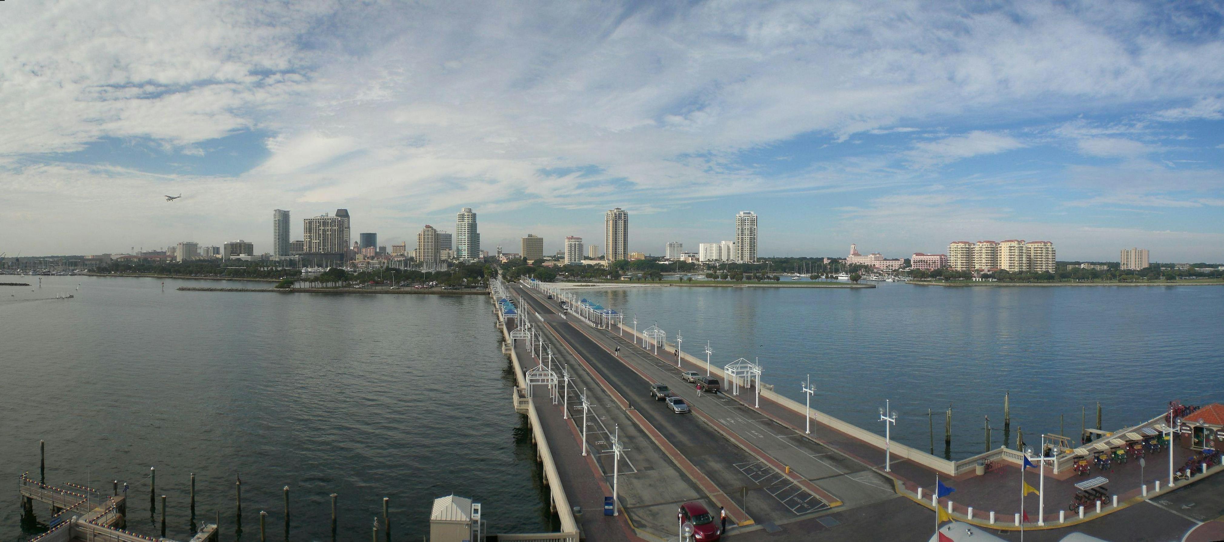 0a saintpetersburgskylinefrompier2009