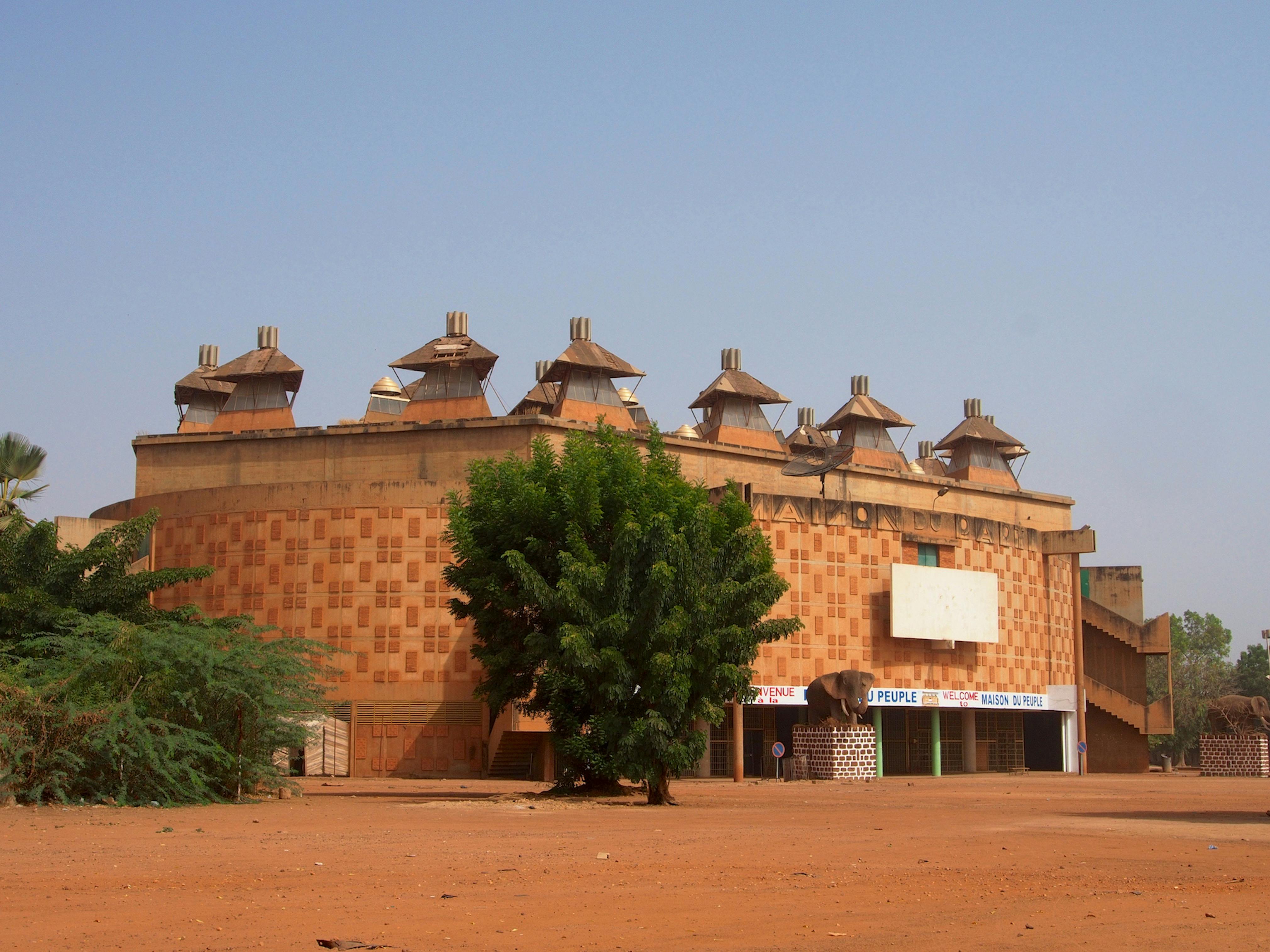 2f ouagadougou maison du peuple