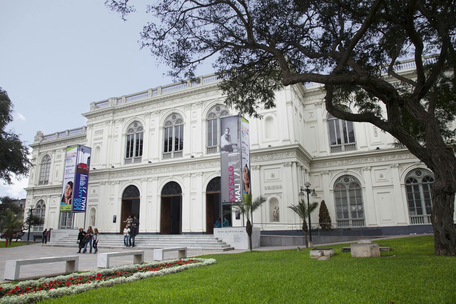 Main facade of the Lima Museum of Art, 2016.