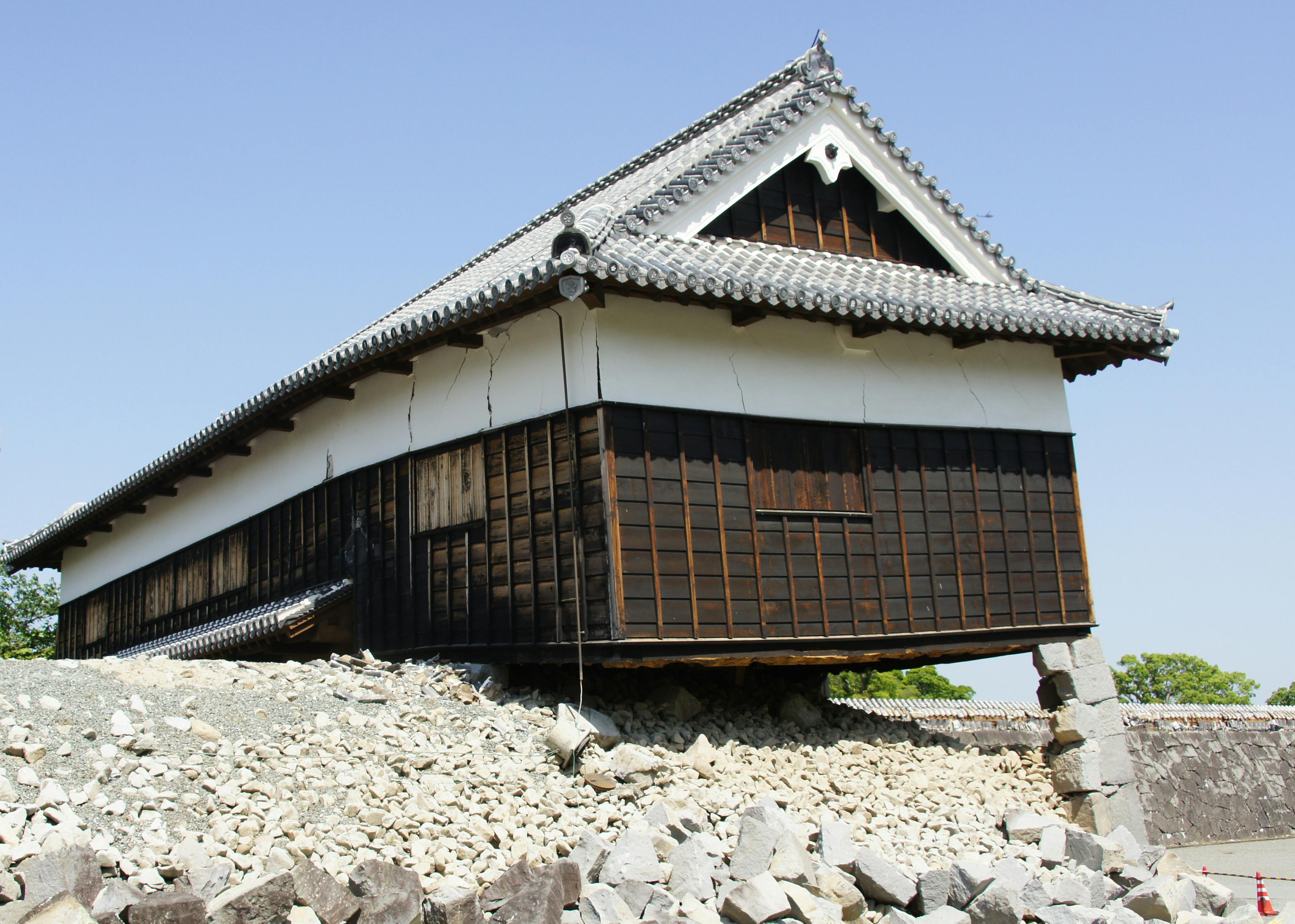 Post-Earthquake in Kumamoto, Japan: Preventing Needless Further Destruction  and Losses, image size:3856x2753