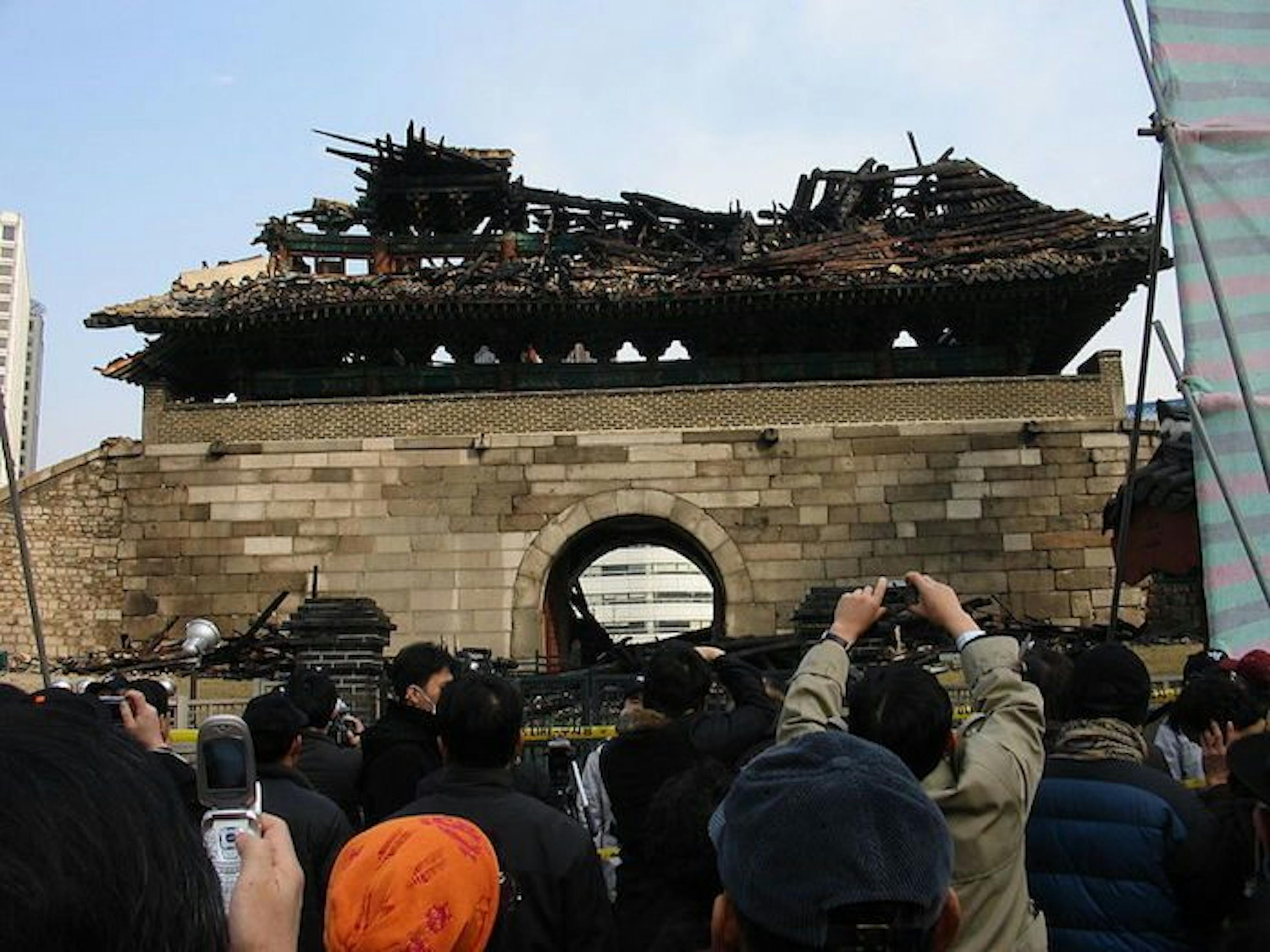 800px namdaemun after fire