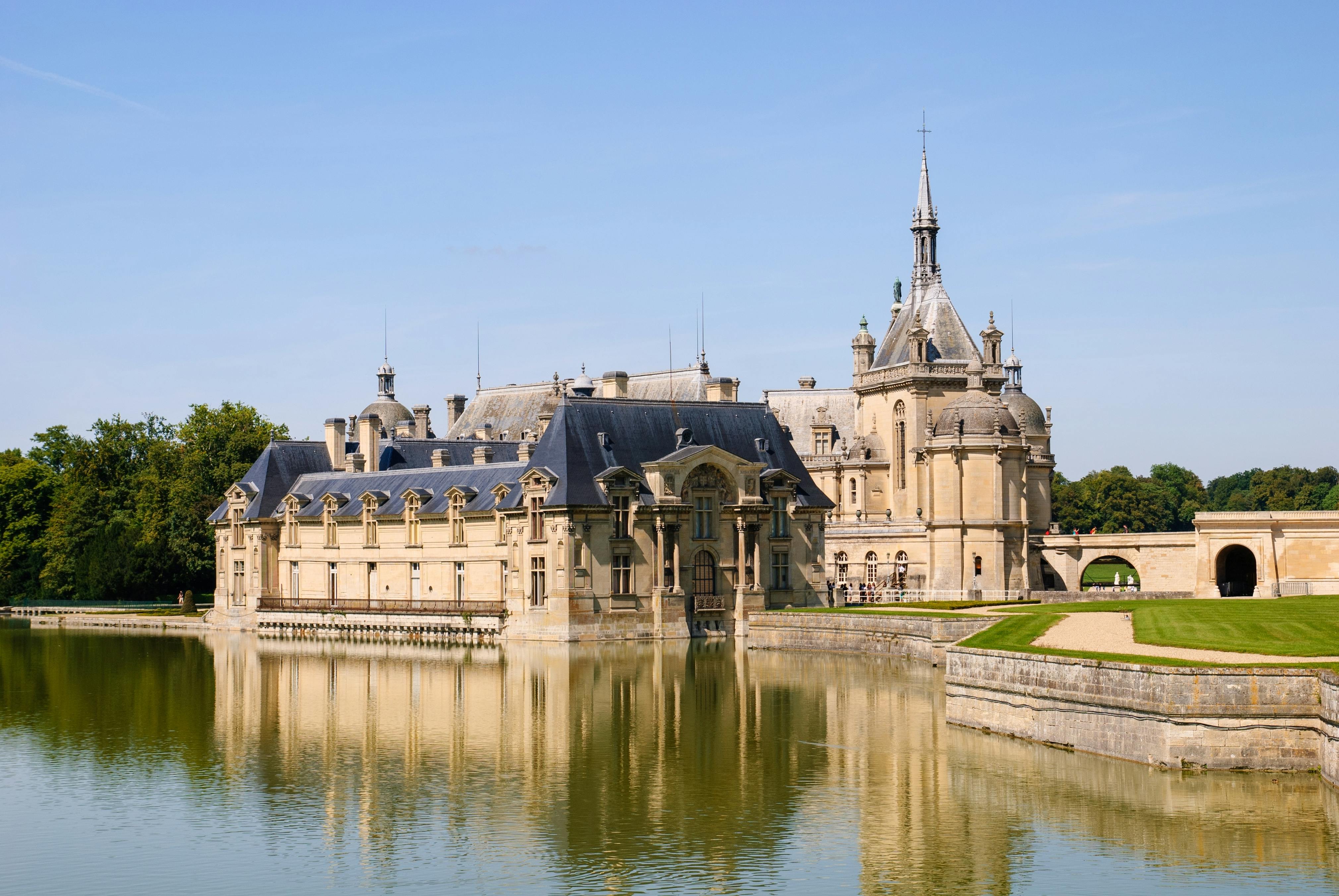 FR Chateau Chantilly Exterior