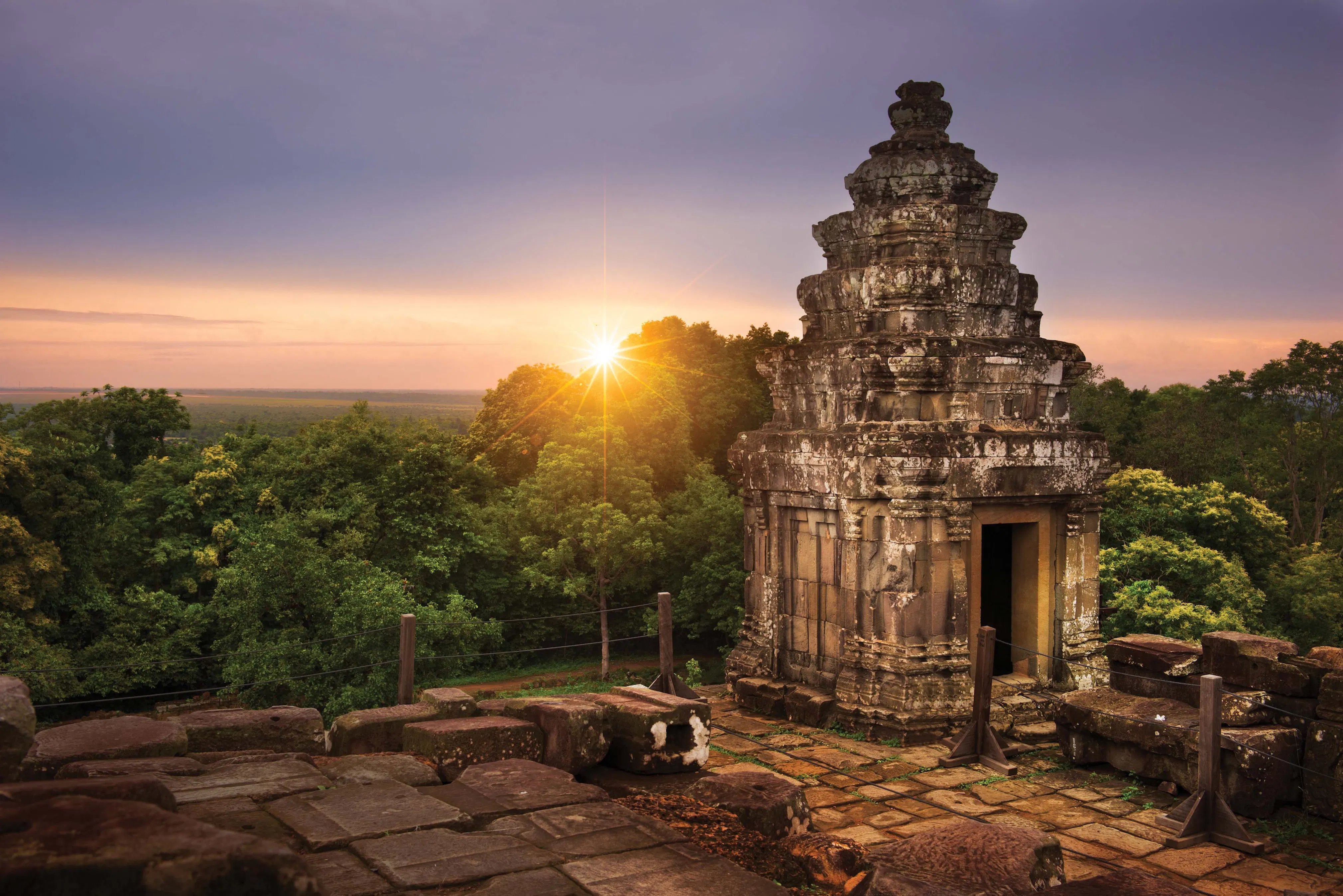 KHM_Angkor_Phnom Bakheng_Shutterstock