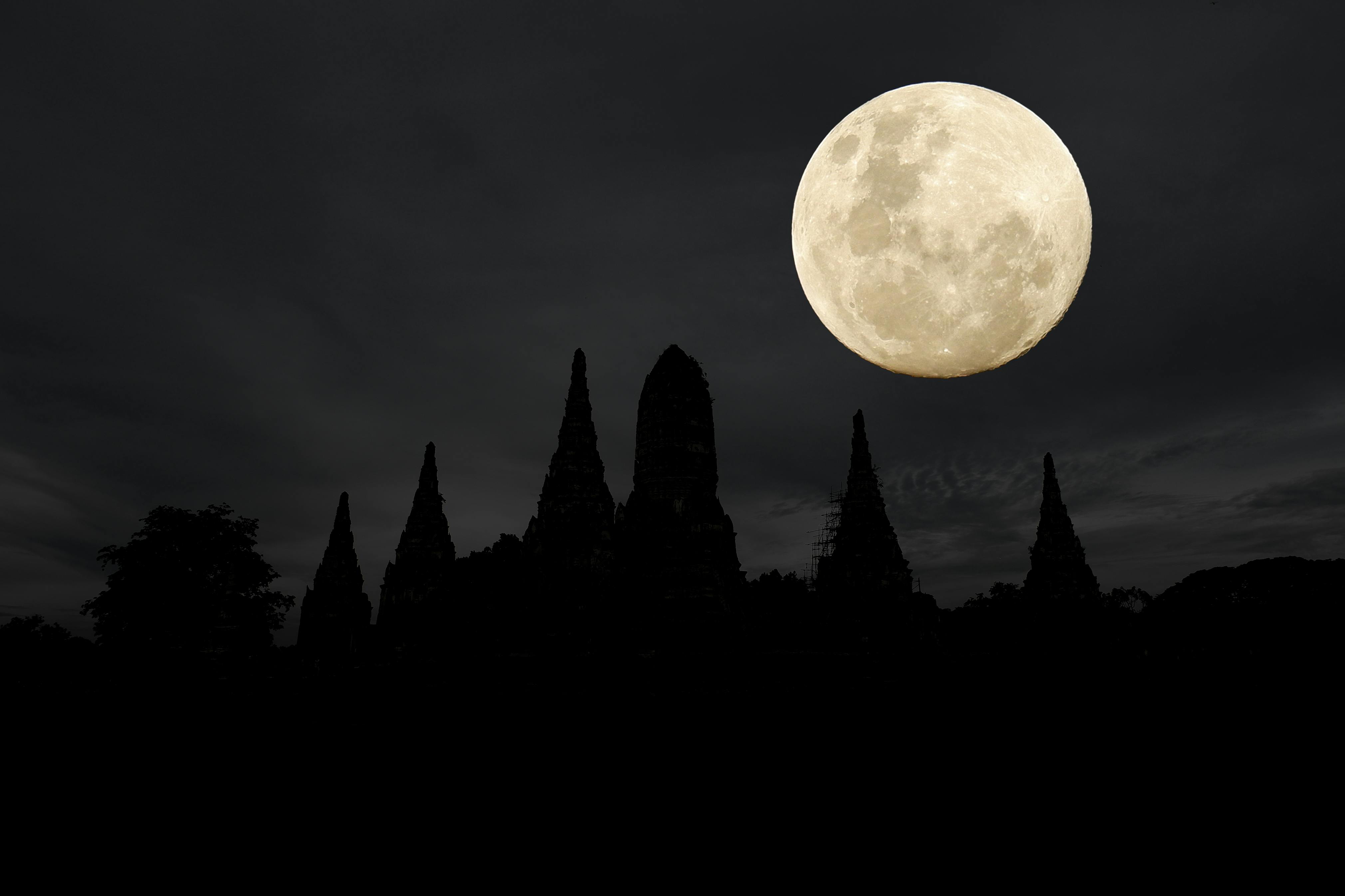 OOO_TheMoon_ViewFromWatChai_shutterstock