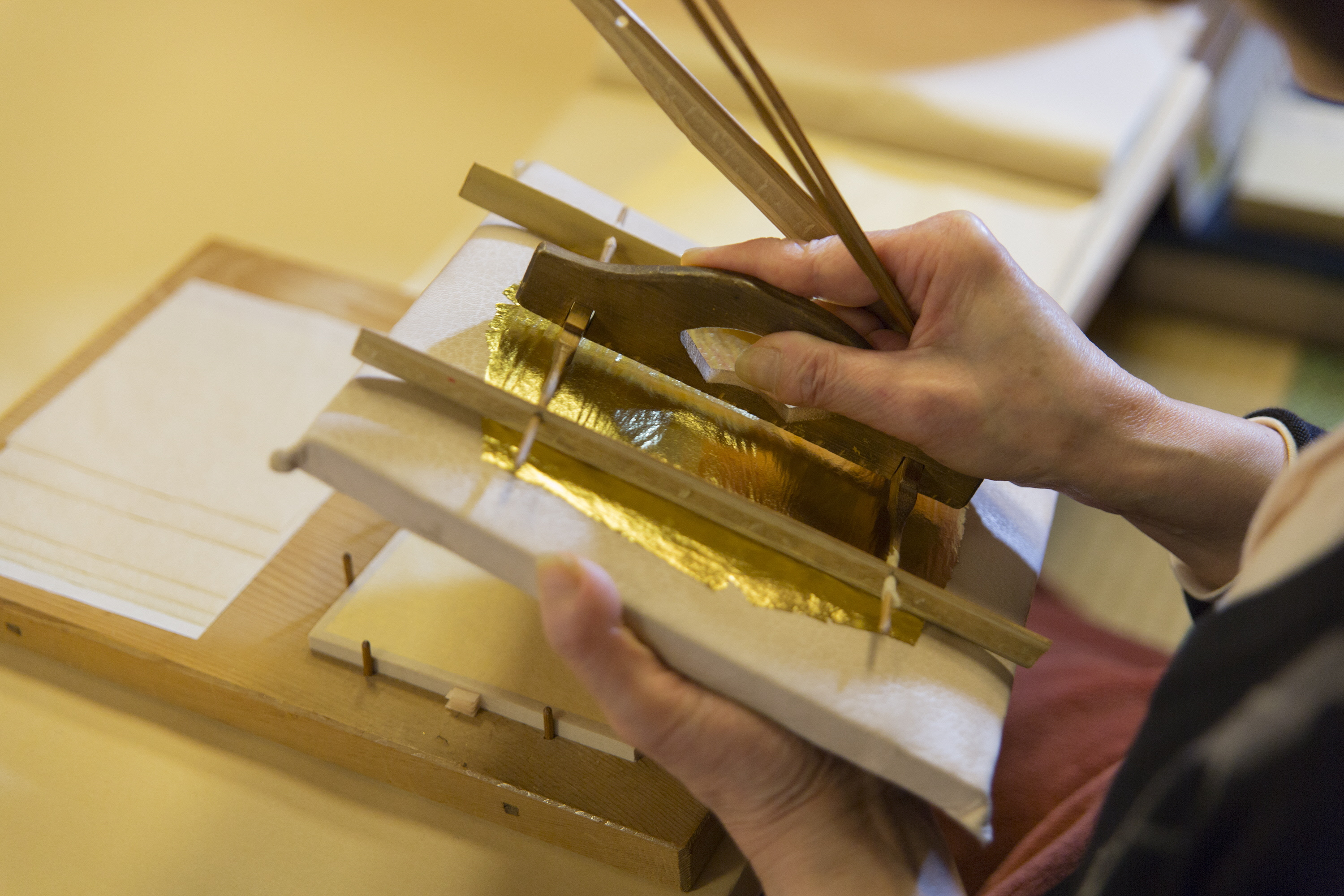 c3_jpn_kanazawa_gold_leaf_craf