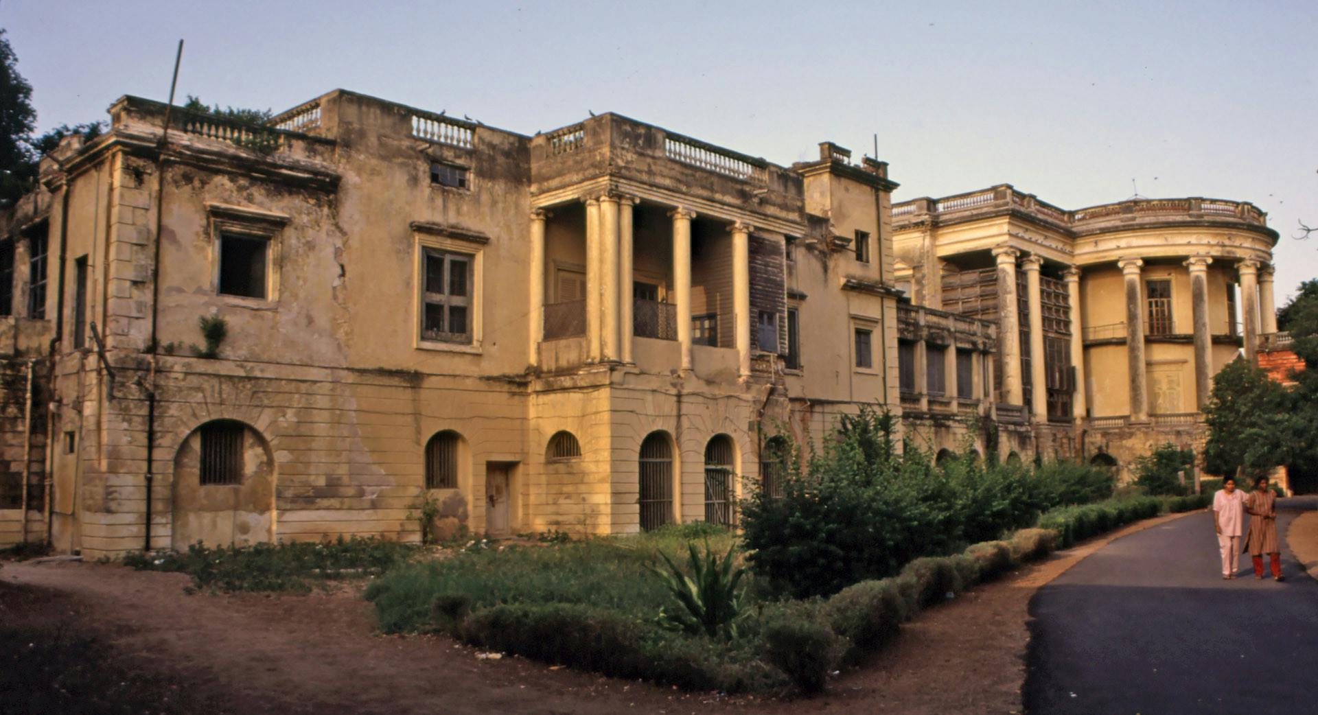 Damaged rear façade, 2002
