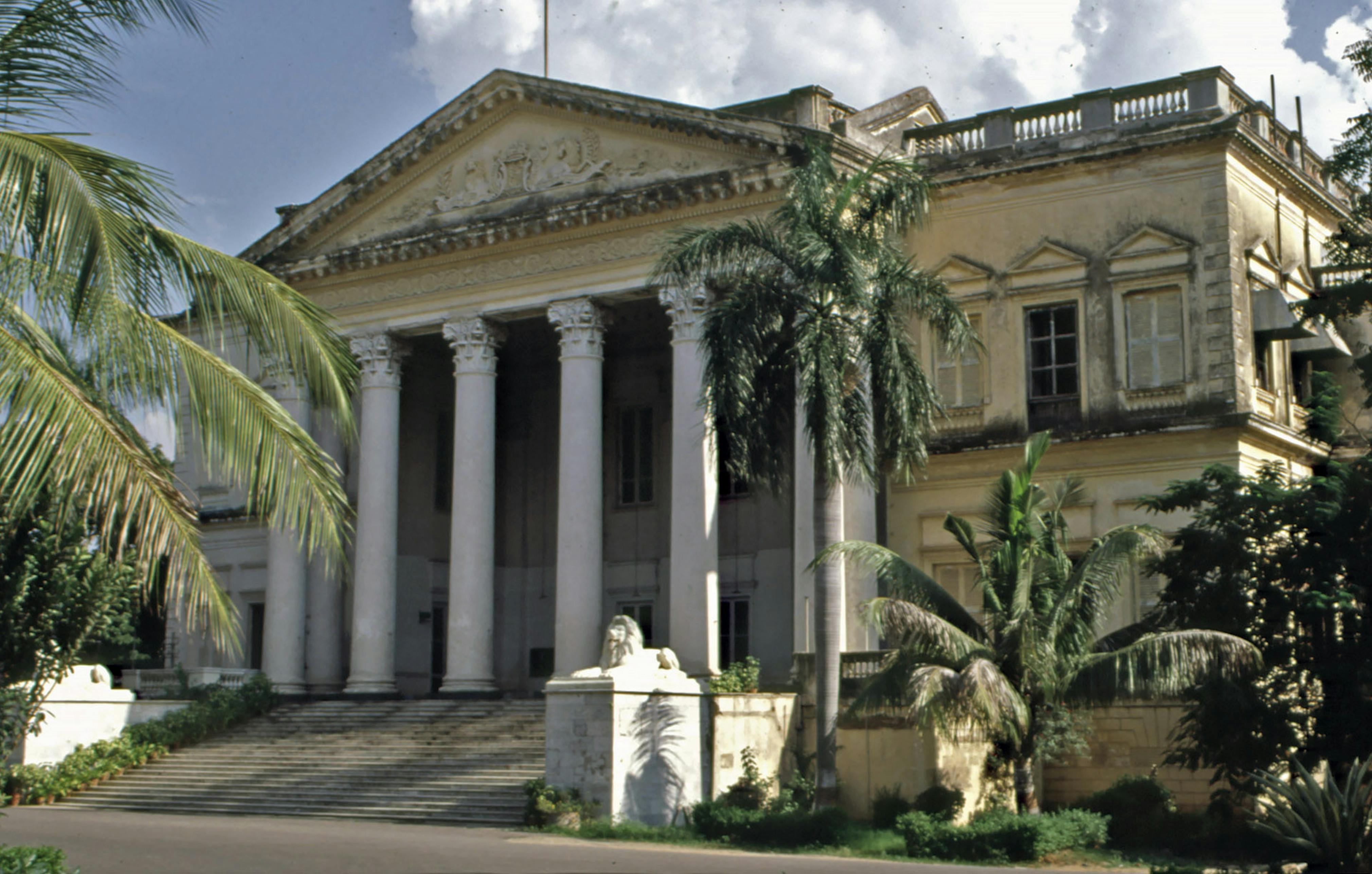 Front façade and portico, 2002