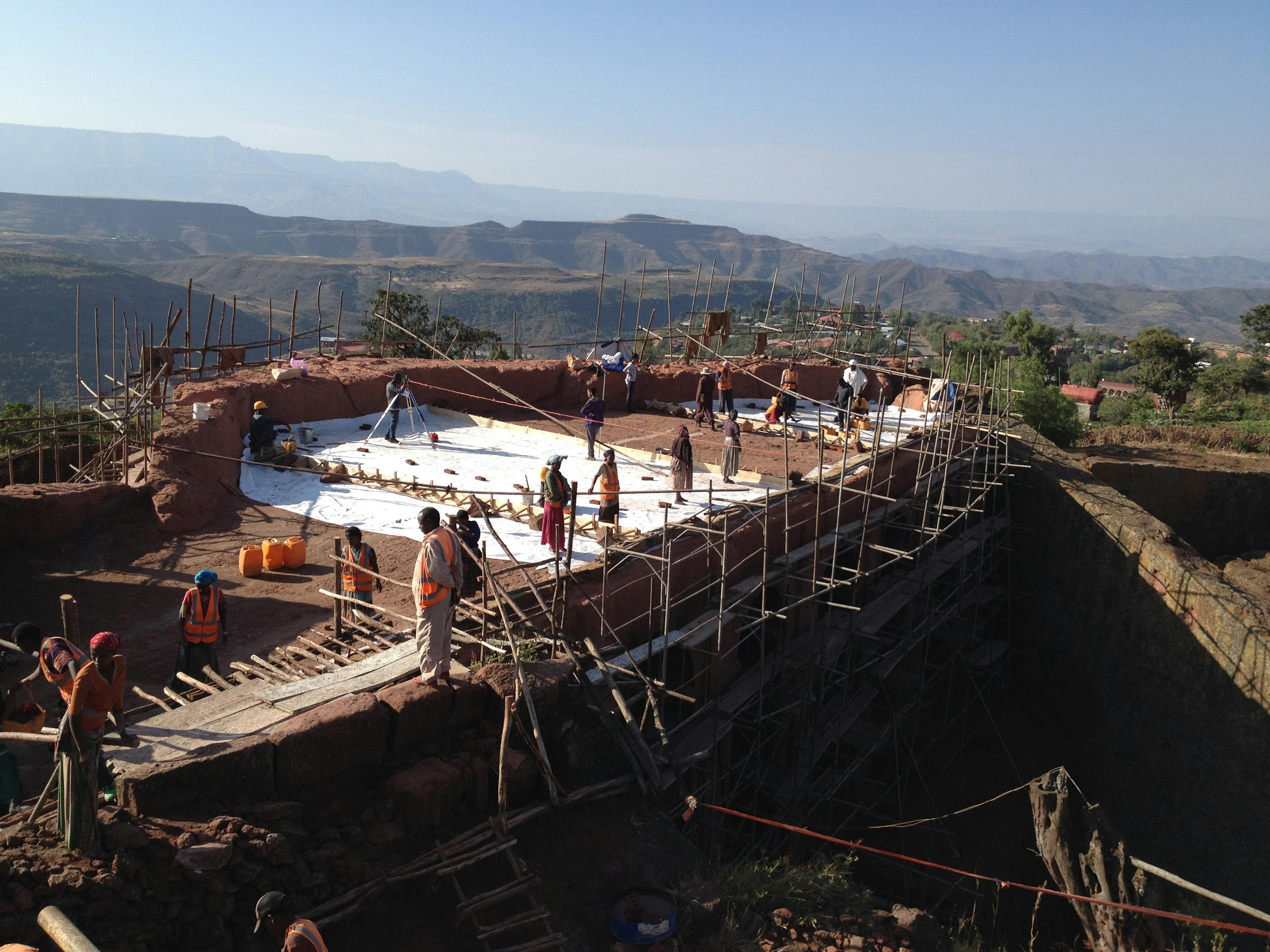 Workers on the roof of Biete Gabriel Raphael, 2015