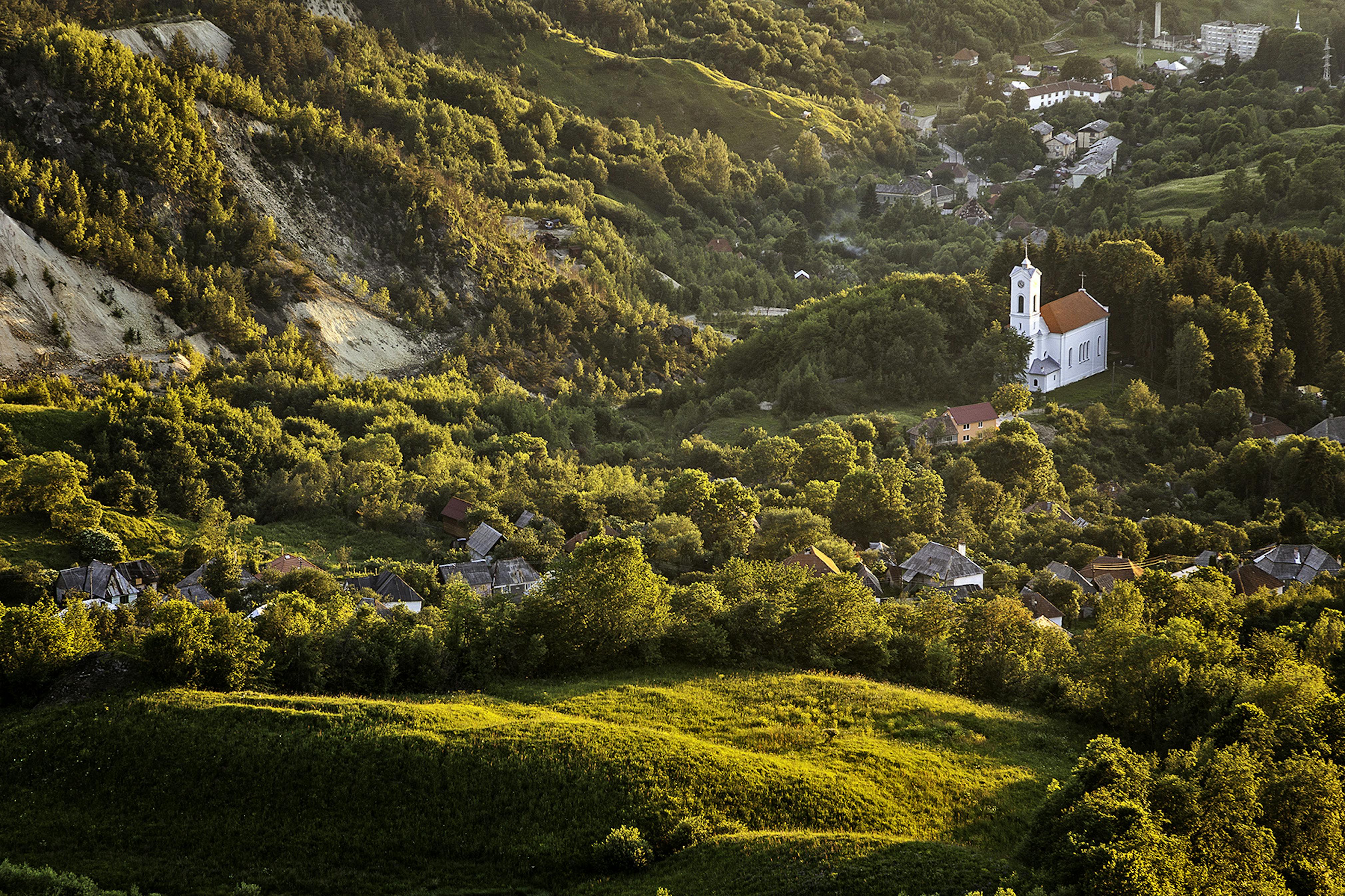 A view over the town of Ro?ia Montan?, with traditional houses and the 1860 Roman Catholic church of Saint Ladislaus, 2012