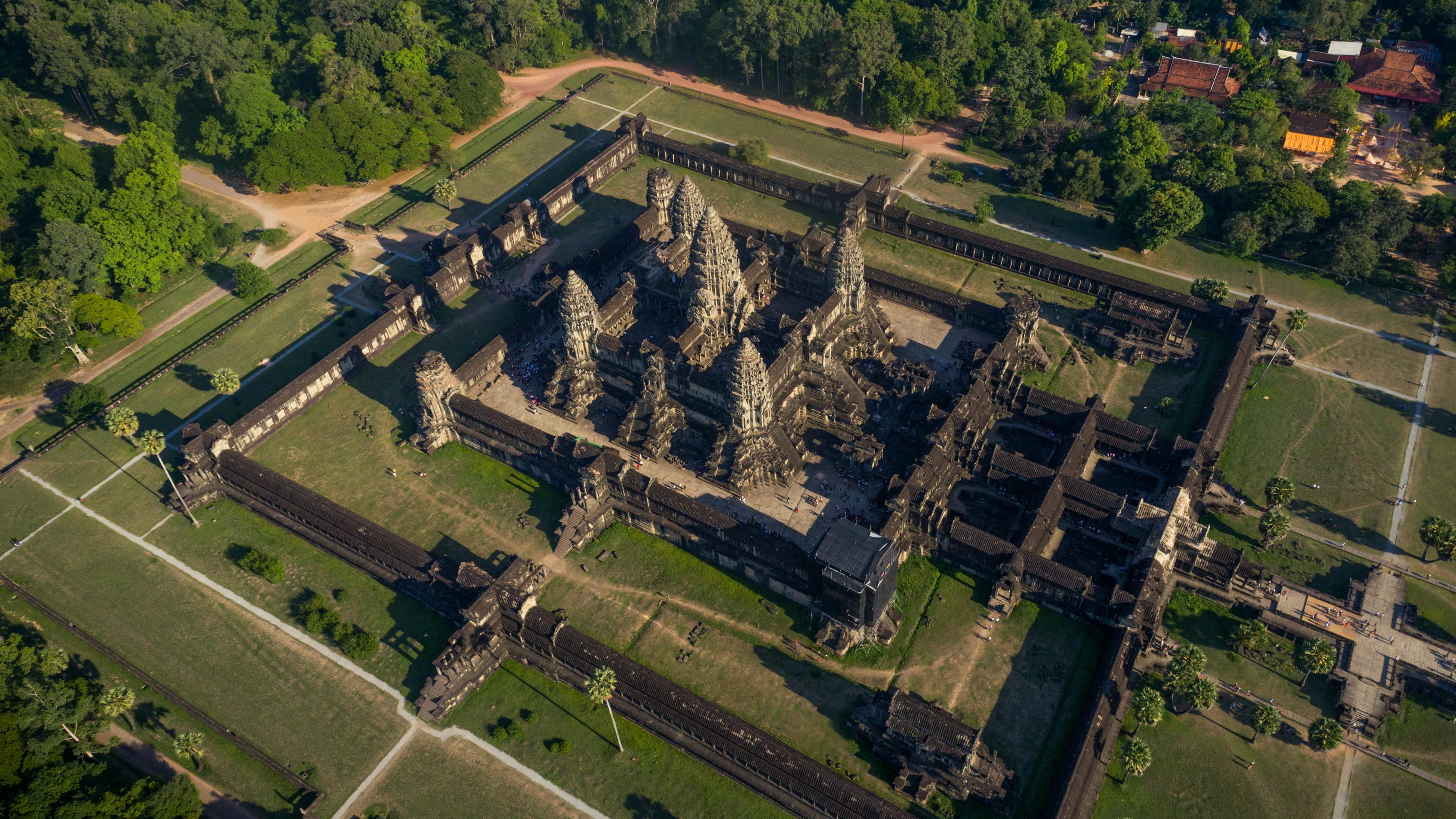 E9 angkor wat