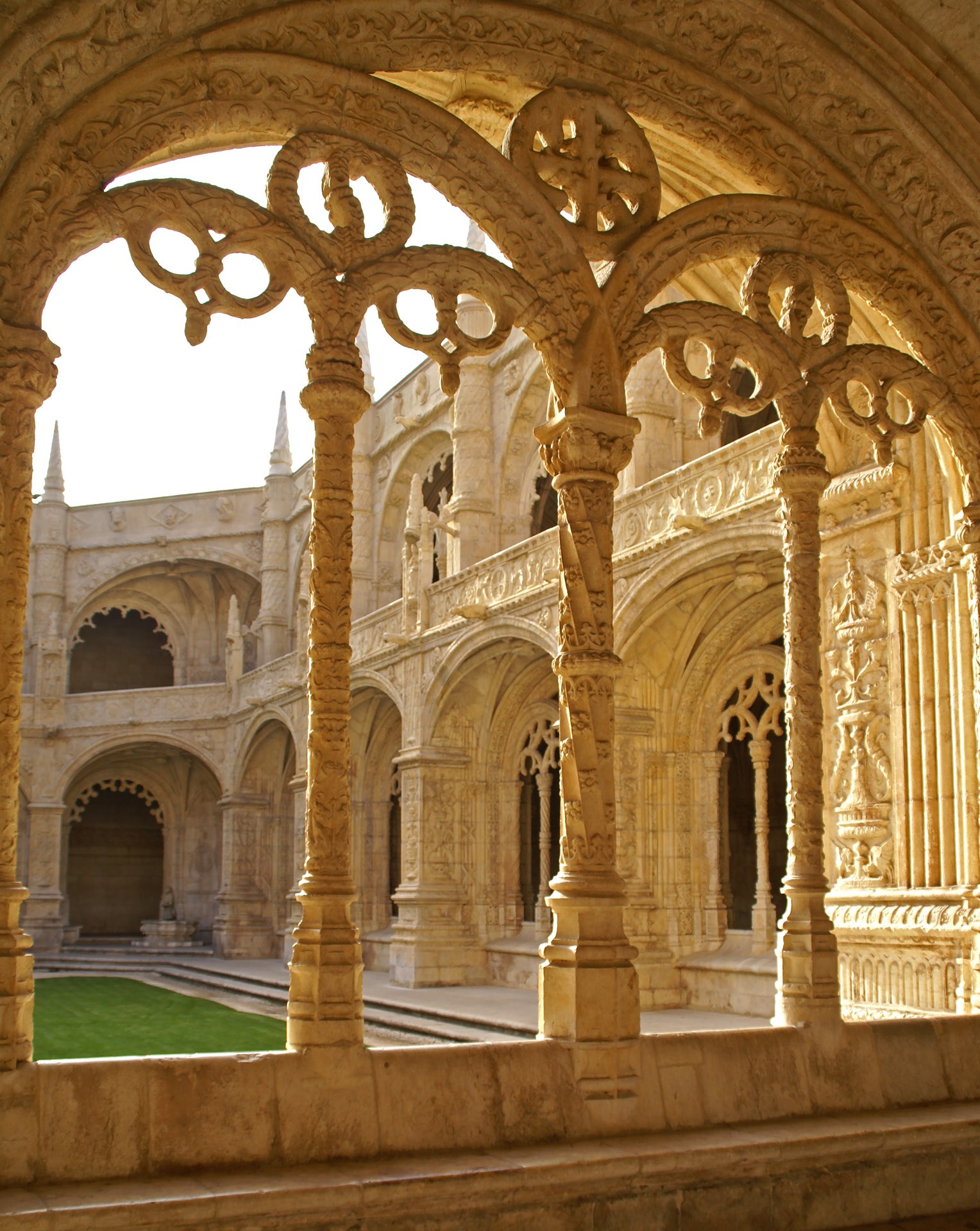 Curious Facts: Jerónimos Monastery and Church