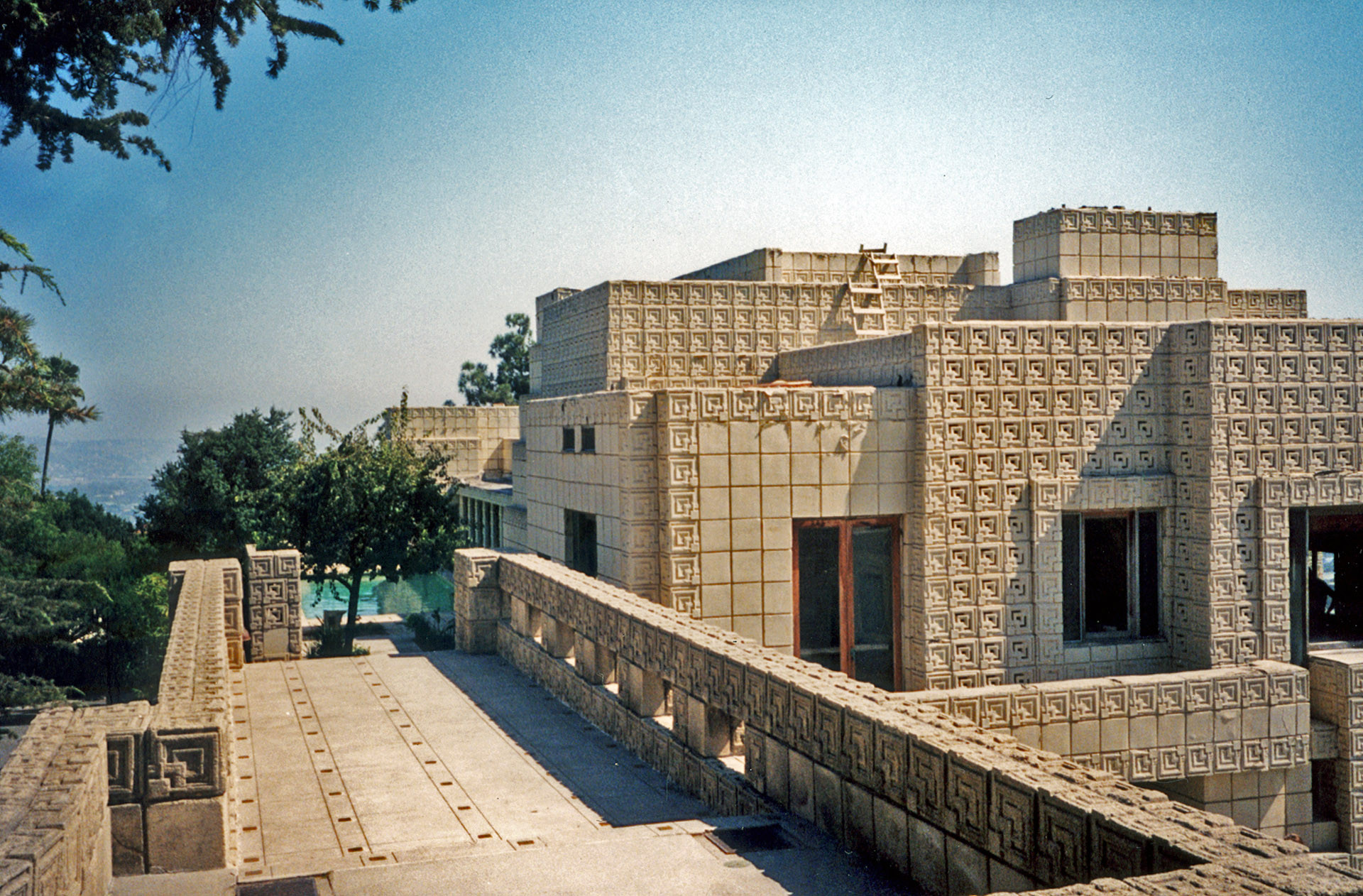フランク・ロイド・ライト/Ennis Brown House/Los Angeles